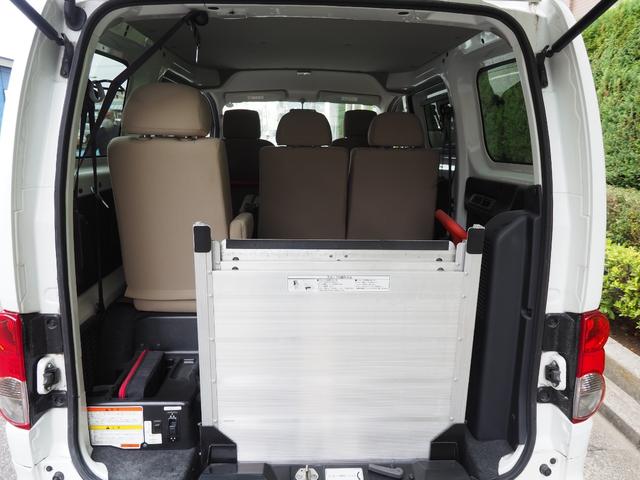 ＮＶ２００バネットバン 　福祉車両・手動スロープ・車いす１名・計７人乗・リヤクーラー・左側スライドドア連動オートステップ・アシストグリップ・スマートキー・車イス後退防止ベルトサード・電動車イス固定装置サード（15枚目）