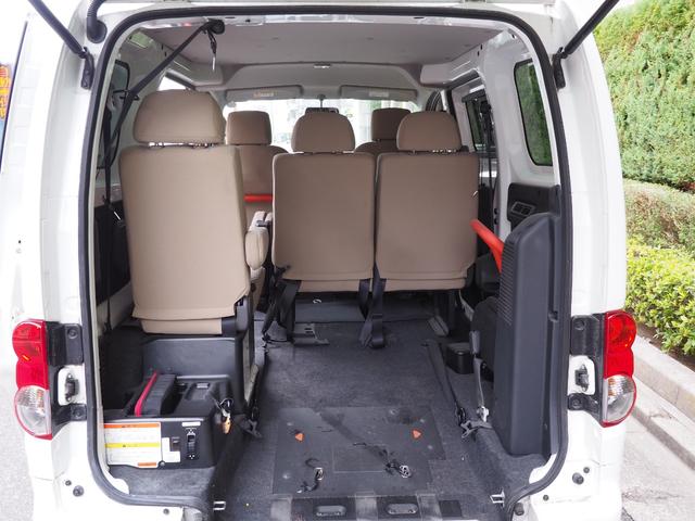 ＮＶ２００バネットバン 　福祉車両・手動スロープ・車いす１名・計７人乗・リヤクーラー・左側スライドドア連動オートステップ・アシストグリップ・スマートキー・車イス後退防止ベルトサード・電動車イス固定装置サード（16枚目）