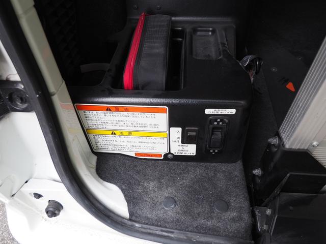 ＮＶ２００バネットバン 　福祉車両・手動スロープ・車いす１名・計７人乗・リヤクーラー・左側スライドドア連動オートステップ・アシストグリップ・スマートキー・車イス後退防止ベルトサード・電動車イス固定装置サード（17枚目）