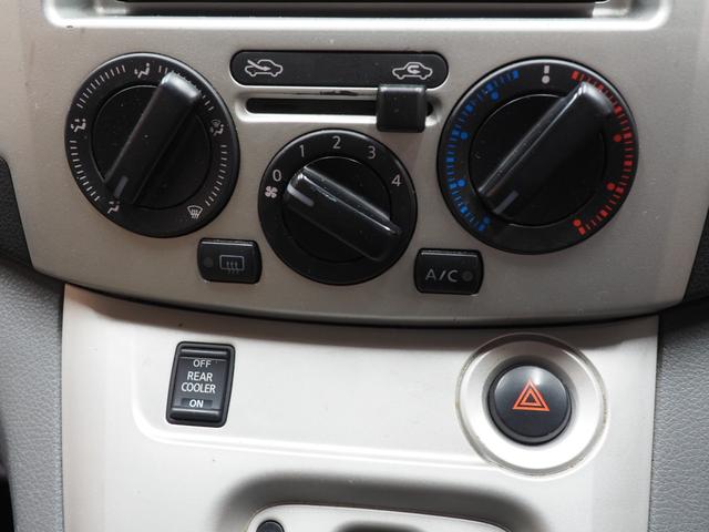 ＮＶ２００バネットバン 　福祉車両・手動スロープ・車いす１名・計７人乗・リヤクーラー・左側ドア連動オートステップ・アシストグリップ・社外ナビ　純正バックカメラ・キーレス・車イス後退防止ベルトサード・電動車イス固定装置サード（6枚目）