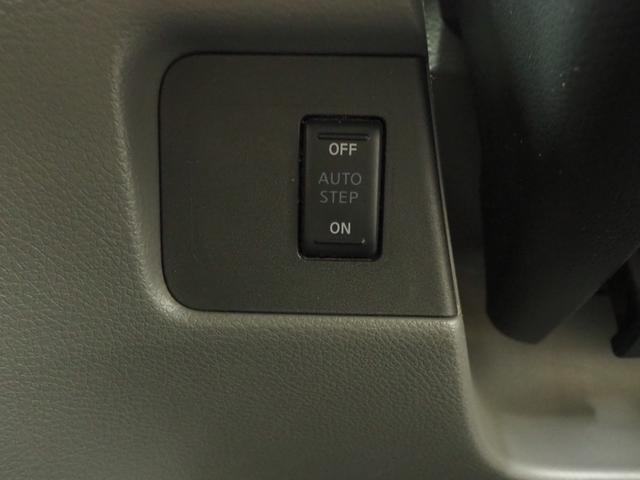 ＮＶ２００バネットバン 　福祉車両・手動スロープ・車いす１名・計７人乗・リヤクーラー・左側ドア連動オートステップ・アシストグリップ・社外ナビ　純正バックカメラ・キーレス・車イス後退防止ベルトサード・電動車イス固定装置サード（8枚目）