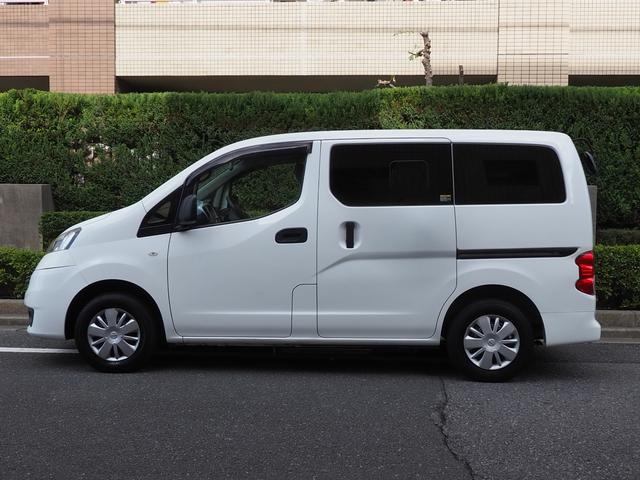 ＮＶ２００バネットバン 　福祉車両・手動スロープ・車いす１名・計７人乗・リヤクーラー・左側ドア連動オートステップ・アシストグリップ・社外ナビ　純正バックカメラ・キーレス・車イス後退防止ベルトサード・電動車イス固定装置サード（18枚目）