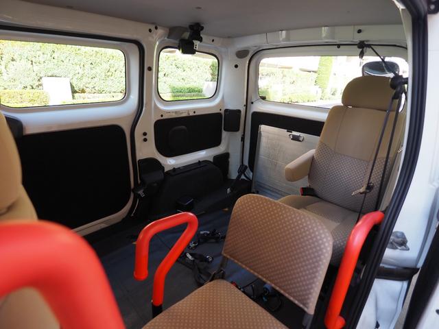 ＮＶ２００バネットバン 　スロープタイプ　車イス２名仕様　６人乗り　ストレッチャー可　営業登録可　電動ウインチ　電動車いす固定装置　オートステップ　純正メモリーナビ　フルセグＴＶ　バックカメラ　ドラレコ　衝突被害軽減システム（10枚目）