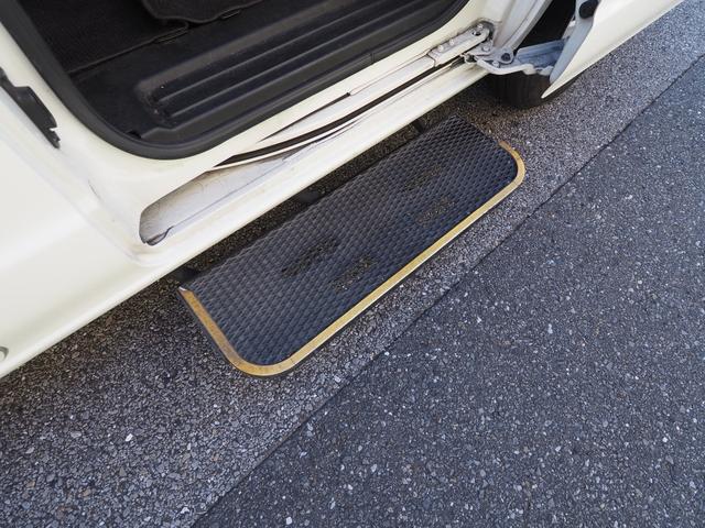 NV200バネットワゴン スロープタイプ 車イス2名仕様 合計6人乗り ストレッチャー可 車いす乗降用電動ウインチ 電動車いす固定装置 オートステップ リヤエアコン 社外メモリーナビ バックカメラ 元営業車(20枚目)