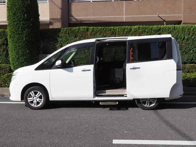 セレナ 4WD 走行4.4万キロ 車検9年6月迄 アンシャンテ送迎8名 送迎タイプ オートステップ 大型手すり 社外ナビ 両側スライドドア Wエアコン キーレス(16枚目)