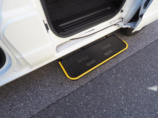 NV200バネットバン 福祉車両・手動スロープ・車いす1名・計7人乗・PVガラス・左側ドア連動オートステップ・アシストグリップ・社外ナビバックカメラ・キーレス・電動車イス固定装置 リヤークーラー付き 車検2年付き(18枚目)