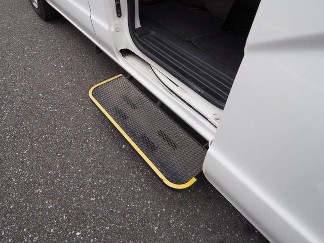 NV200バネットバン スロープタイプ 車イス2名仕様 合計6人乗り ストレッチャー可 営業登録可 車いす電動ウインチ 車いす固定装置 オートステップ リヤエアコン 純正メモリーナビTV キーレス 8ナンバー 車検2年付き(22枚目)