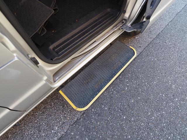 ＮＶ２００バネットバン 　福祉車両・手動スロープ・車いす１名・計７人乗・福祉装置点検済・ＰＶガラス・オートステップ・アシストグリップ　純正ナビバックカメラ・フルセグＴＶ・電動固定装置・リヤークーラー付・車検２年付　８ナンバー（19枚目）