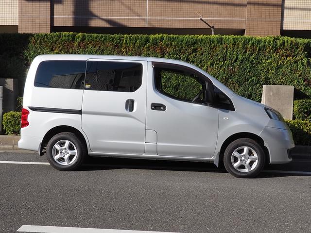 ＮＶ２００バネットバン 　福祉車両・手動スロープ・車いす１名・計７人乗・福祉装置点検済・ＰＶガラス・オートステップ・アシストグリップ　純正ナビバックカメラ・フルセグＴＶ・電動固定装置・リヤークーラー付・車検２年付　８ナンバー（26枚目）