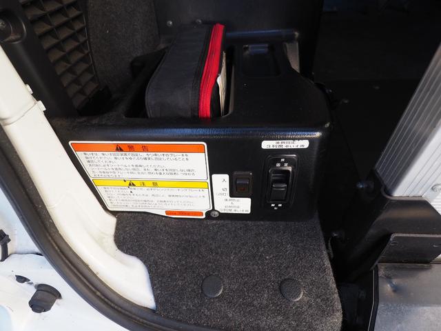 NV200バネットバン 福祉車両・手動スロープ・車いす1名・計7人乗・福祉装置点検済・PVガラス・オートステップ・アシストグリップ 純正ナビ・フルセグTV・電動固定装置・リヤークーラー付・車検2年付 8ナンバー(17枚目)