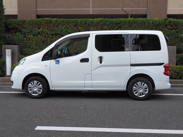 NV200バネットバン 福祉車両・手動スロープ・車いす1名・計7人乗・福祉装置点検済・PVガラス・オートステップ・アシストグリップ 社外ナビバックカメラ・1セグTV・電動固定装置・リヤークーラー付・車検2年付 8ナンバー(17枚目)