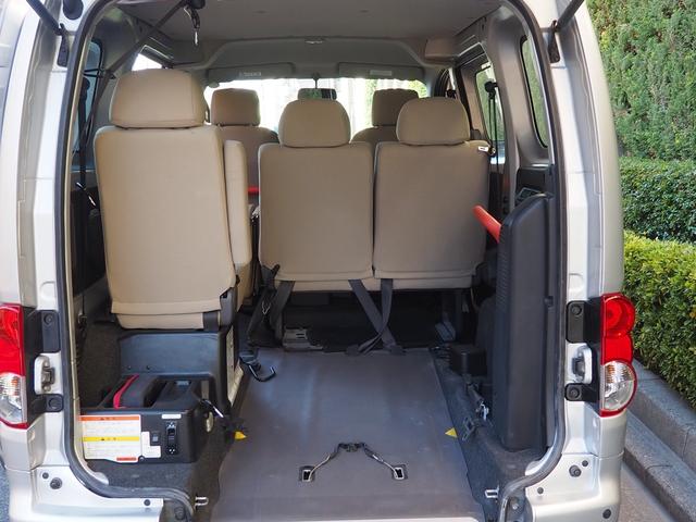 NV200バネットバン 福祉車両・手動スロープ・車いす1名・計7人乗・リヤクーラー・左側ドア連動オートステップ・アシストグリップ・社外ナビバックカメラ・キーレス・車イス後退防止ベルトサード・電動車イス固定装置サード(14枚目)