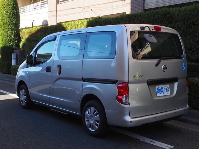 NV200バネットバン 福祉車両・手動スロープ・車いす1名・計7人乗・リヤクーラー・左側ドア連動オートステップ・アシストグリップ・社外ナビバックカメラ・キーレス・車イス後退防止ベルトサード・電動車イス固定装置サード(22枚目)