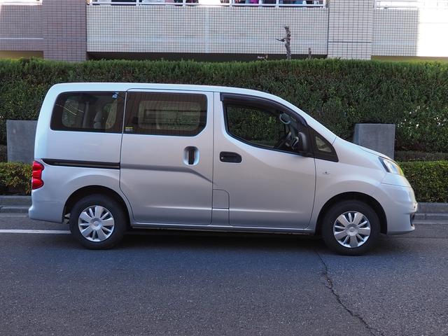 NV200バネットバン 福祉車両・手動スロープ・車いす1名・計7人乗・リヤクーラー・左側ドア連動オートステップ・アシストグリップ・社外ナビバックカメラ・キーレス・車イス後退防止ベルトサード・電動車イス固定装置サード(24枚目)
