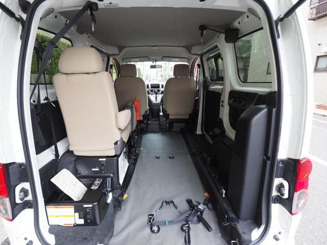ＮＶ２００バネットバン 　スロープタイプ・福祉装置点検済・車イス２名仕様合計６人乗・ストレッチャー可・車いす電動ウインチ・電動車いす固定装置・オートステップ　社外ナビ　バックモニター　営業登録可　８ナンバ－　元営業車　検２年付（13枚目）