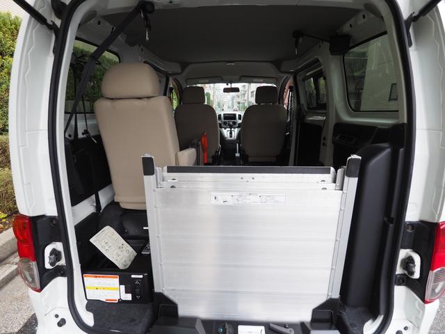 ＮＶ２００バネットバン 　スロープタイプ・福祉装置点検済・車イス２名仕様合計６人乗・ストレッチャー可・車いす電動ウインチ・電動車いす固定装置・オートステップ　社外ナビ　バックモニター　営業登録可　８ナンバ－　元営業車　検２年付（14枚目）