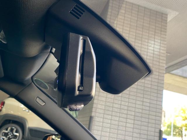 ご納車前は自分が購入する車だという思いのもとに、納車整備・点検、気持ちよく乗っていただけるよう細部までクリーニングをさせて頂いております。