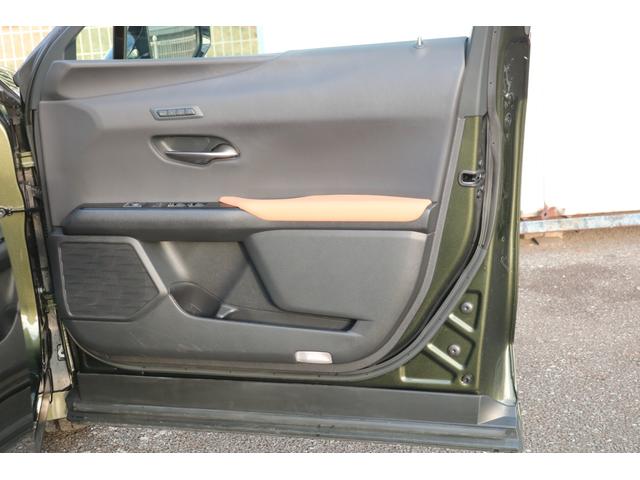 UX UX250h バージョンL 本革シート(ヘーゼル) パノラミックビューモニター ブラインドスポットモニター パーキングサポートブレーキ 3眼LEDヘッドライト アダクティブハイビーム ハンズフリーパワーバックドア ITSコネクト(28枚目)