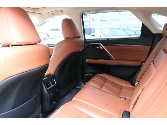 RX RX300 バージョンL 本革シート(オーカー) パノラマルーフ モデリスタバックドアスポイラー 3眼LED アダクティブハイビーム OP20AW(ブロンズ・カラード)ルーフレール 置充電 パノラミックビューモニター(9枚目)