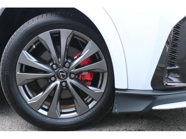 ＵＸ ＵＸ２００　Ｆスポーツ　ワンオーナー　ＴＲＤエアロダイナミクスパッケージ（Ｆ・Ｓ・Ｒ・マフラー）　ＴＲＤエアロフェンダー　本革シート（ブラック）　ムーンルーフ　３眼　パノラミックビュー　ブラインドスポット　オレンジキャリパー（9枚目）