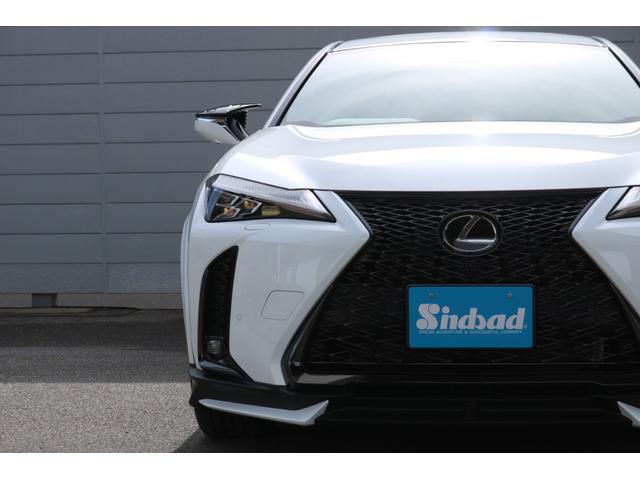 ＵＸ ＵＸ２００　Ｆスポーツ　ワンオーナー　ＴＲＤエアロダイナミクスパッケージ（Ｆ・Ｓ・Ｒ・マフラー）　ＴＲＤエアロフェンダー　本革シート（ブラック）　ムーンルーフ　３眼　パノラミックビュー　ブラインドスポット　オレンジキャリパー（12枚目）