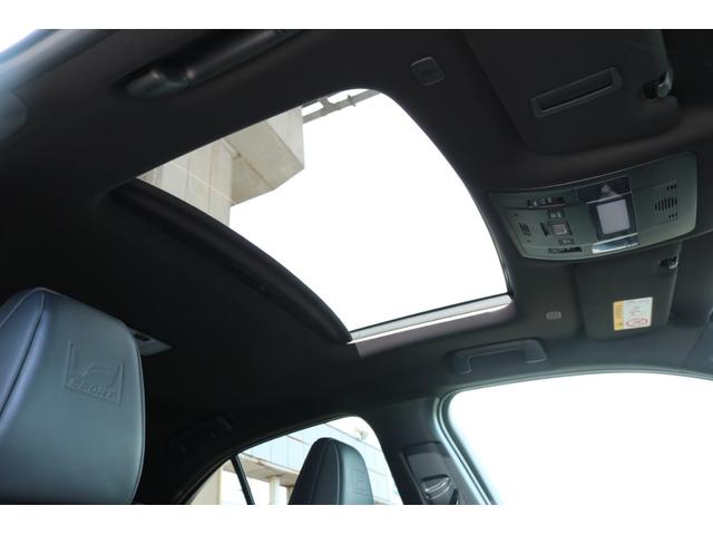 ＵＸ ＵＸ２００　Ｆスポーツ　ワンオーナー　ＴＲＤエアロダイナミクスパッケージ（Ｆ・Ｓ・Ｒ・マフラー）　ＴＲＤエアロフェンダー　本革シート（ブラック）　ムーンルーフ　３眼　パノラミックビュー　ブラインドスポット　オレンジキャリパー（13枚目）