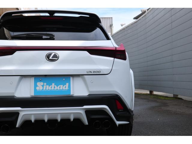 ＵＸ ＵＸ２００　Ｆスポーツ　ワンオーナー　ＴＲＤエアロダイナミクスパッケージ（Ｆ・Ｓ・Ｒ・マフラー）　ＴＲＤエアロフェンダー　本革シート（ブラック）　ムーンルーフ　３眼　パノラミックビュー　ブラインドスポット　オレンジキャリパー（15枚目）
