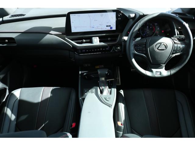 ＵＸ ＵＸ２００　Ｆスポーツ　ワンオーナー　ＴＲＤエアロダイナミクスパッケージ（Ｆ・Ｓ・Ｒ・マフラー）　ＴＲＤエアロフェンダー　本革シート（ブラック）　ムーンルーフ　３眼　パノラミックビュー　ブラインドスポット　オレンジキャリパー（18枚目）