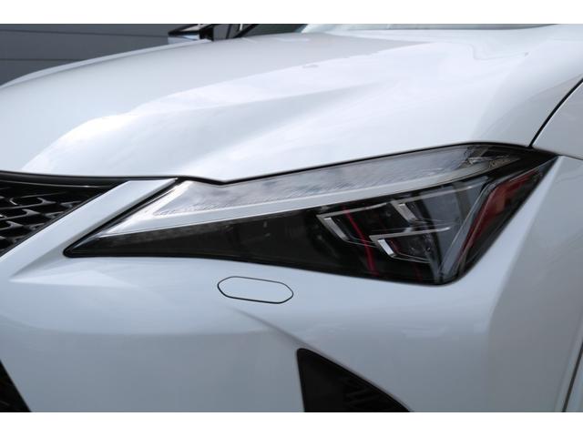 ＵＸ ＵＸ２００　Ｆスポーツ　ワンオーナー　ＴＲＤエアロダイナミクスパッケージ（Ｆ・Ｓ・Ｒ・マフラー）　ＴＲＤエアロフェンダー　本革シート（ブラック）　ムーンルーフ　３眼　パノラミックビュー　ブラインドスポット　オレンジキャリパー（25枚目）