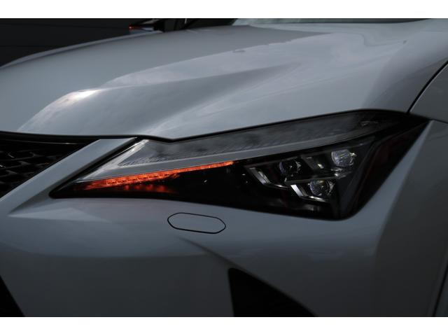 ＵＸ ＵＸ２００　Ｆスポーツ　ワンオーナー　ＴＲＤエアロダイナミクスパッケージ（Ｆ・Ｓ・Ｒ・マフラー）　ＴＲＤエアロフェンダー　本革シート（ブラック）　ムーンルーフ　３眼　パノラミックビュー　ブラインドスポット　オレンジキャリパー（26枚目）