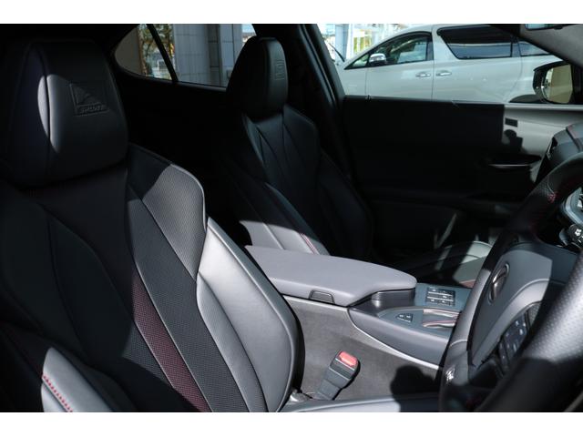 ＵＸ ＵＸ２００　Ｆスポーツ　ワンオーナー　ＴＲＤエアロダイナミクスパッケージ（Ｆ・Ｓ・Ｒ・マフラー）　ＴＲＤエアロフェンダー　本革シート（ブラック）　ムーンルーフ　３眼　パノラミックビュー　ブラインドスポット　オレンジキャリパー（33枚目）