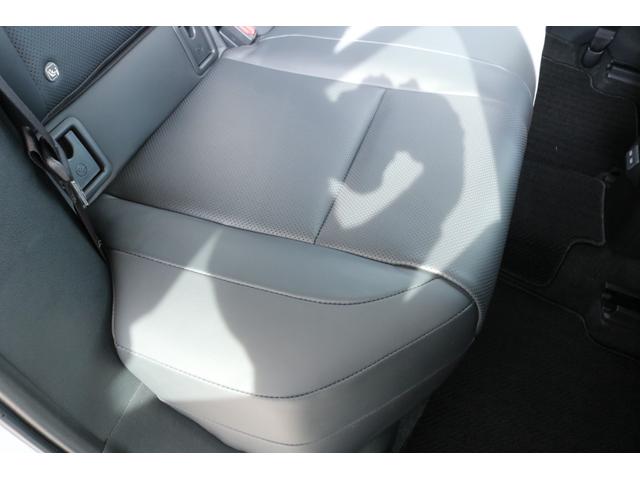 ＵＸ ＵＸ２００　Ｆスポーツ　ワンオーナー　ＴＲＤエアロダイナミクスパッケージ（Ｆ・Ｓ・Ｒ・マフラー）　ＴＲＤエアロフェンダー　本革シート（ブラック）　ムーンルーフ　３眼　パノラミックビュー　ブラインドスポット　オレンジキャリパー（59枚目）