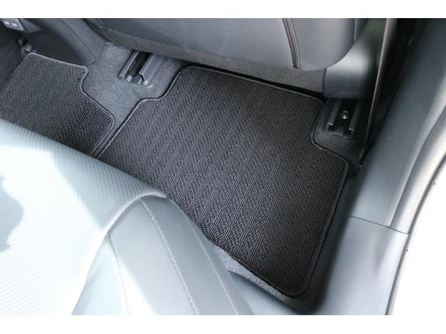 ＵＸ ＵＸ２００　Ｆスポーツ　ワンオーナー　ＴＲＤエアロダイナミクスパッケージ（Ｆ・Ｓ・Ｒ・マフラー）　ＴＲＤエアロフェンダー　本革シート（ブラック）　ムーンルーフ　３眼　パノラミックビュー　ブラインドスポット　オレンジキャリパー（60枚目）