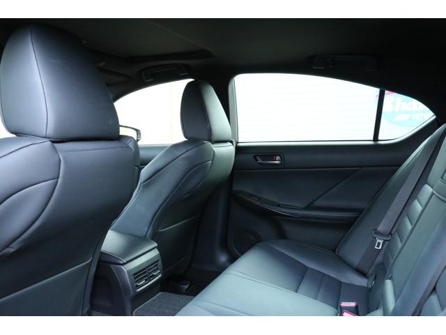 自社認定・認証工場完備！メンテナンスや車検もお任せ下さい！！また、自社鈑金工場も併設、鈑金のお見積り等お気軽にご相談ください。