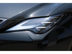 【３眼ＬＥＤ】スタイリッシュな見た目の三眼ＬＥＤヘッドライトを装備。夜間の走行や悪天候でも視界良好で安心してお乗りいただけます。 7