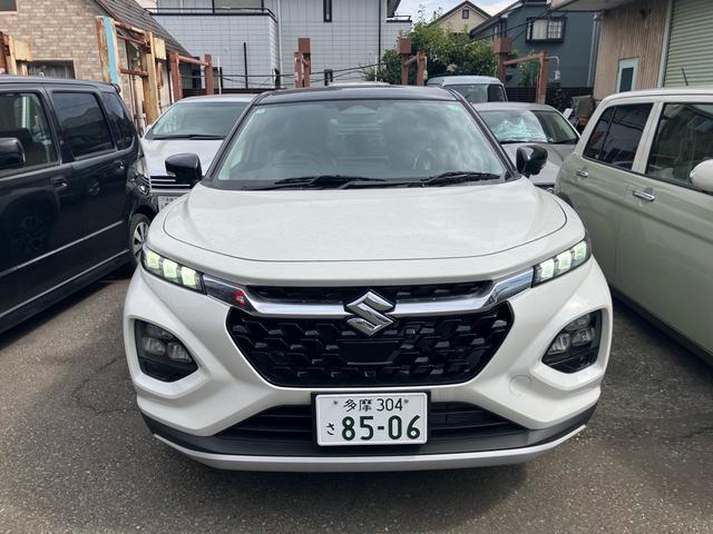 フロンクス ベースグレード クリアランスソナー 全周囲カメラ シートヒーター USB入力端子 走行距離34キロ レーンアシスト 車検令和9年10月まで LEDヘッドランプ 基本装備 安全装備(3枚目)