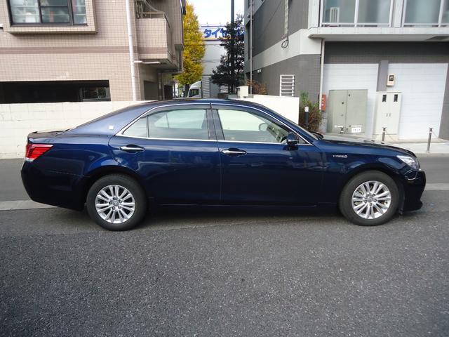 クラウンハイブリッド ロイヤルサルーン　ワンオーナー車　パノラミックビューモニター　レーダークルーズコントロール　ドラレコ（4枚目）