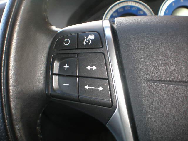 Ｖ６０ Ｔ４　Ｒデザイン　ターボ　ナビＴＶ　レーダークルーズコントロール　Ｂｌｕｅｔｏｏｔｈ　オートライト　前席パワー＆ヒーターシート　ドラレコ　盗難防止システム　皮シート　新品タイヤ　ＢＬＩＳ　シティセーフティー（15枚目）