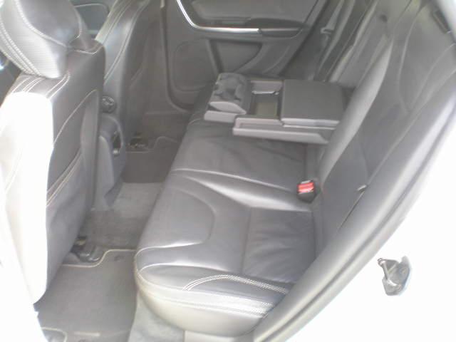 Ｖ６０ Ｔ４　Ｒデザイン　ターボ　ナビＴＶ　レーダークルーズコントロール　Ｂｌｕｅｔｏｏｔｈ　オートライト　前席パワー＆ヒーターシート　ドラレコ　盗難防止システム　皮シート　新品タイヤ　ＢＬＩＳ　シティセーフティー（22枚目）