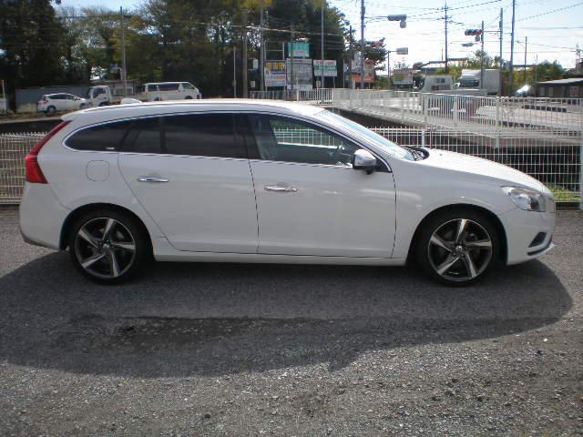 Ｖ６０ Ｔ４　Ｒデザイン　ターボ　ナビＴＶ　レーダークルーズコントロール　Ｂｌｕｅｔｏｏｔｈ　オートライト　前席パワー＆ヒーターシート　ドラレコ　盗難防止システム　皮シート　新品タイヤ　ＢＬＩＳ　シティセーフティー（33枚目）