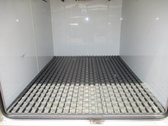 ＮＴ１００クリッパートラック 　４ＷＤ　冷蔵冷凍車　ツーコンプレッサー　－５℃設定（14枚目）