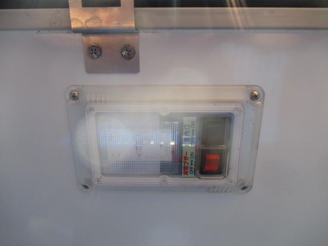 ＮＴ１００クリッパートラック 　冷蔵冷凍車　－５℃表示　ツーコンプ仕様　中温車（14枚目）