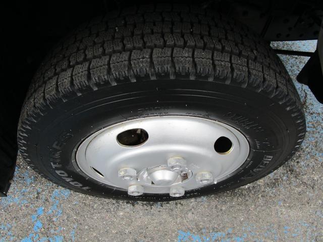 エルフトラック 強化フルフラットローダンプ 3.0ディーゼルターボ 強化3方開ダンプ 左右リヤ回転ピン 左右手動コボレーン キーレス セキュリティー 左電動格納ミラー(57枚目)