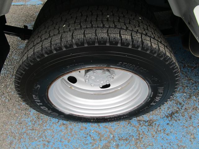 エルフトラック 強化フルフラットローダンプ 3.0ディーゼルターボ 強化3方開ダンプ 左右リヤ回転ピン 左右手動コボレーン キーレス セキュリティー 左電動格納ミラー(59枚目)