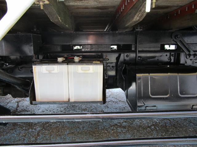 エルフトラック ロング高床 2.0t標準 ロング ハイキャブ 高床 2.6t吊り3段クレーン フックイン 木製荷台 キーレス セキュリティー 左電動格納ミラー(24枚目)