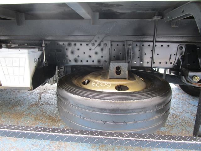 エルフトラック フルフラットロー 2.0tセミロング フルフラットロー ボトルカー 左右スライドx2 リヤ跳ね上げ扉 ハイラック リヤラダー カラーBモニター 左電動格納ミラー(18枚目)