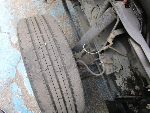 エルフトラック フルフラットロー 2.0tセミロング フルフラットロー ボトルカー 左右スライドx2 リヤ跳ね上げ扉 ハイラック リヤラダー カラーBモニター 左電動格納ミラー(25枚目)