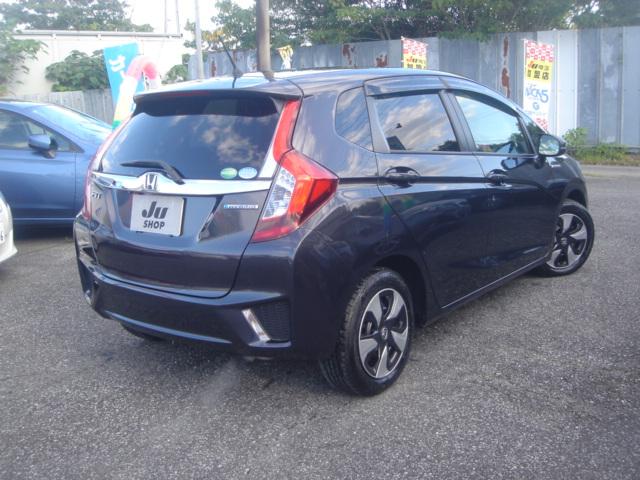 フィットハイブリッド Ｌパッケージ　ＳＤナビ・ワンセグ・Ｒカメラ・安心パッケージ・Ｂｌｕｅｔｏｏｔｈ・ＬＥＤヘッドライト・クルーズコントロール・ＡＵＴＯヘッドライト・プッシュスタート・ステアリングスイッチ・革巻きステアリング・禁煙車（6枚目）