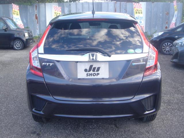 フィットハイブリッド Ｌパッケージ　ＳＤナビ・ワンセグ・Ｒカメラ・安心パッケージ・Ｂｌｕｅｔｏｏｔｈ・ＬＥＤヘッドライト・クルーズコントロール・ＡＵＴＯヘッドライト・プッシュスタート・ステアリングスイッチ・革巻きステアリング・禁煙車（8枚目）