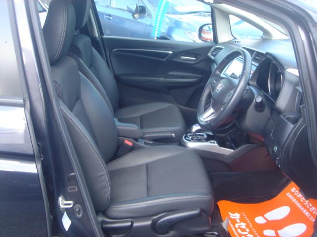 フィットハイブリッド Ｌパッケージ　ＳＤナビ・ワンセグ・Ｒカメラ・安心パッケージ・Ｂｌｕｅｔｏｏｔｈ・ＬＥＤヘッドライト・クルーズコントロール・ＡＵＴＯヘッドライト・プッシュスタート・ステアリングスイッチ・革巻きステアリング・禁煙車（13枚目）